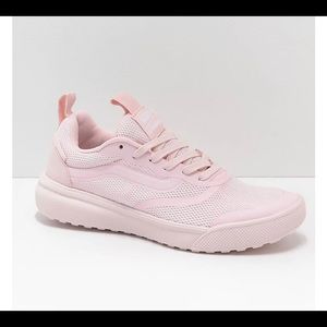 NWT soft pink ultra range tennis shoes